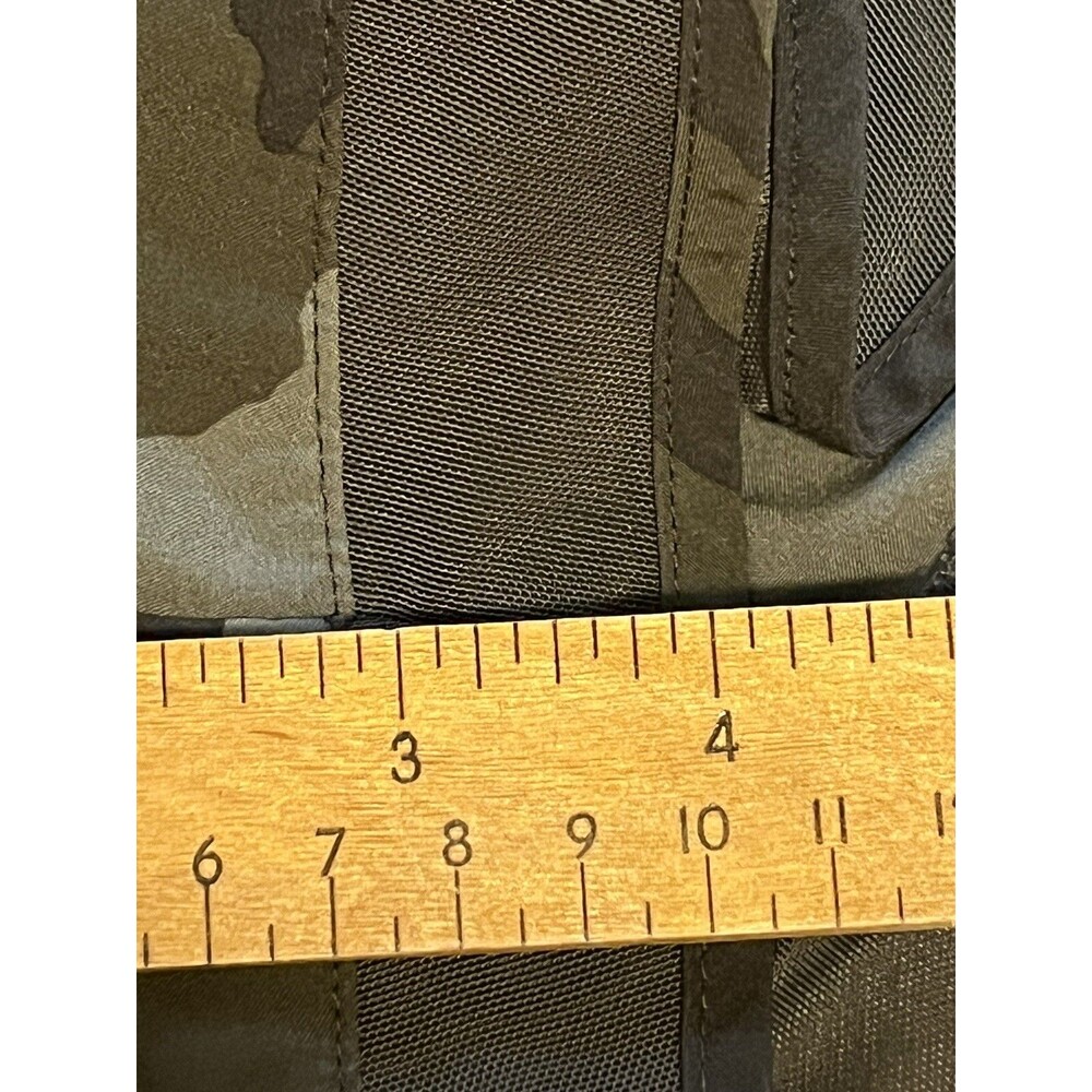 Athleta Mesh Racer 4” Camo Running Shorts in Size Small Lined Athleisure Active - Picture 8 of 8